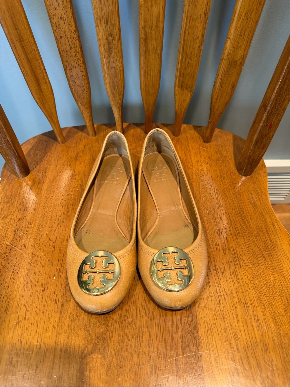 Tory Burch Tan Leather Logo Circle Ballet Flats - Picture 2 of 5